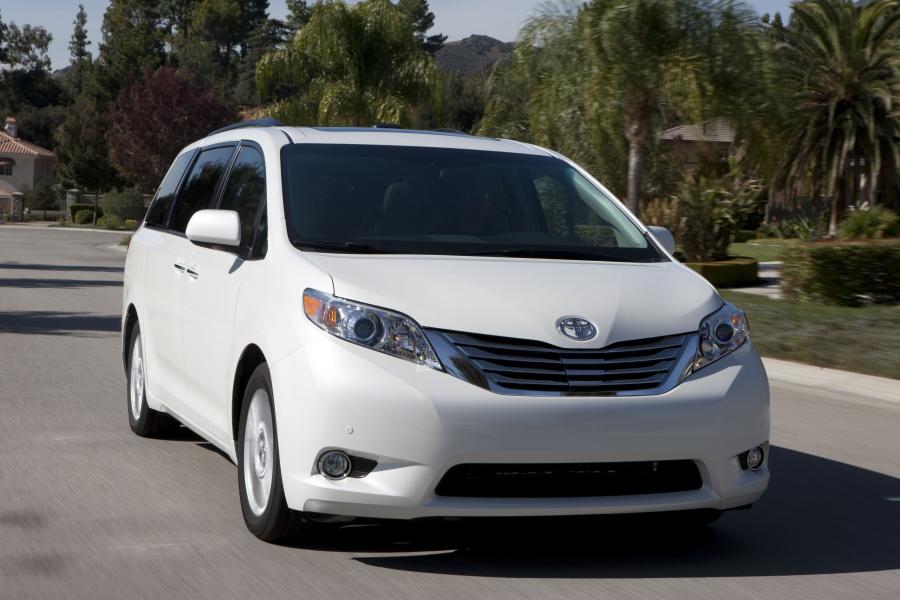  Toyota Sienna LE 2010 года  (фото 44 из 52)